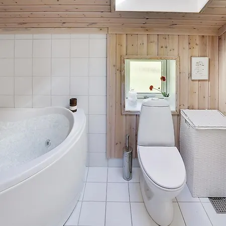 Holiday With Hot Tub 150 * Vejby
